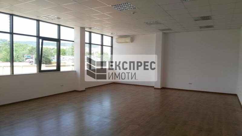Unfurnished Büro