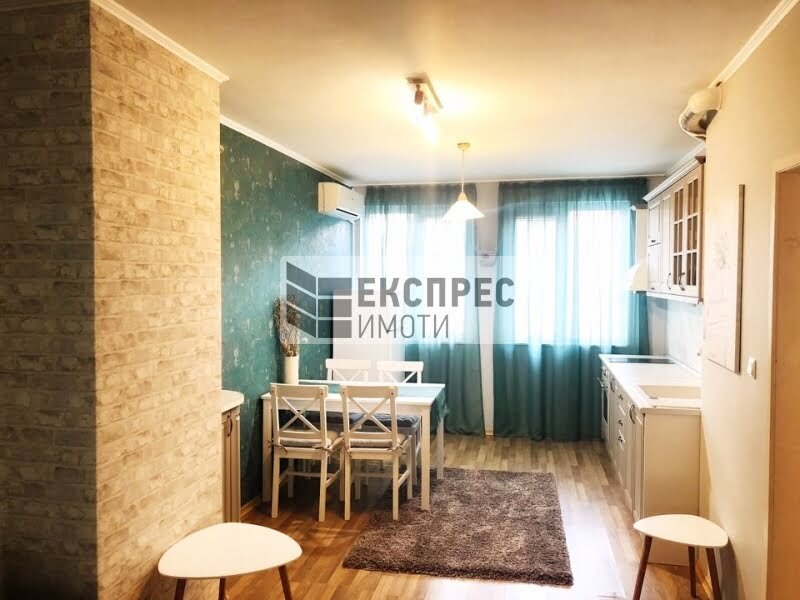 New, Furnished 2 Schlafzimmer Wohnung