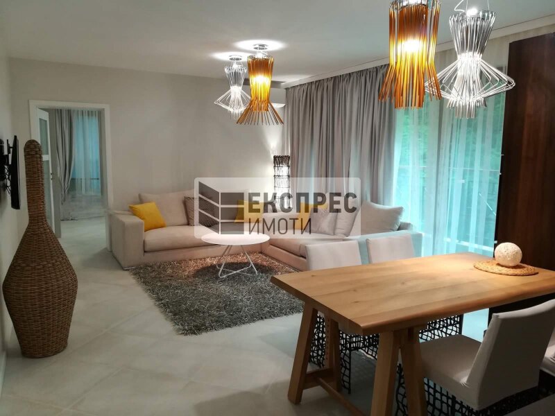 Neu, Möbliert, Luxuriös 1 Schlafzimmer Wohnung