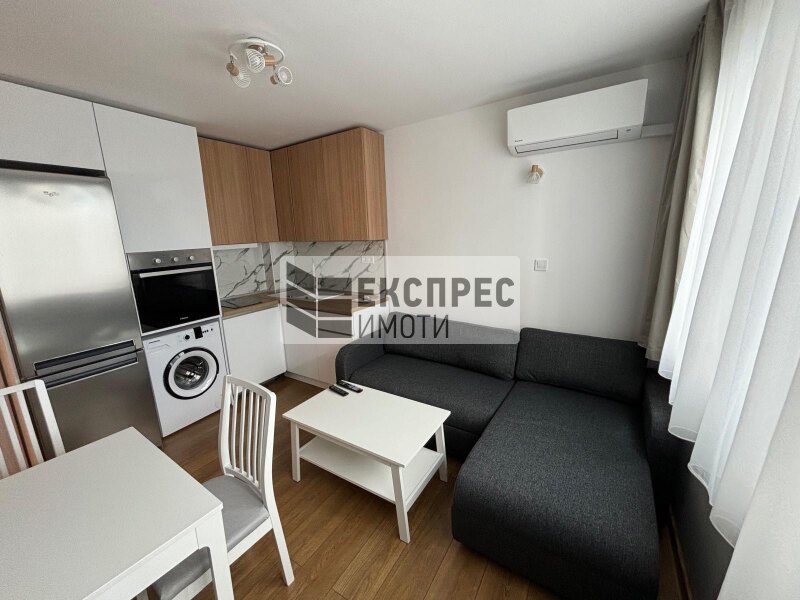 Neu, Möbliert, Luxuriös 2 Schlafzimmer Wohnung