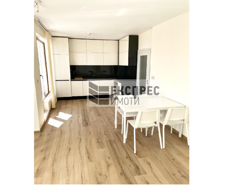 Neu, Möbliert, Luxuriös 2 Schlafzimmer Wohnung
