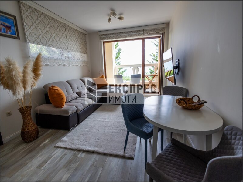 Neu, Möbliert, Luxuriös 2 Schlafzimmer Wohnung