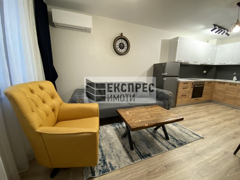 Neu, Möbliert, Luxuriös 1 Schlafzimmer Wohnung