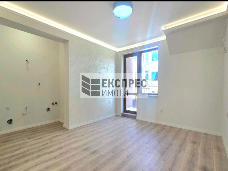 Unfurnished Studio