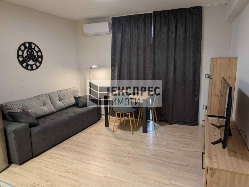 Neu, Möbliert 1 Schlafzimmer Wohnung