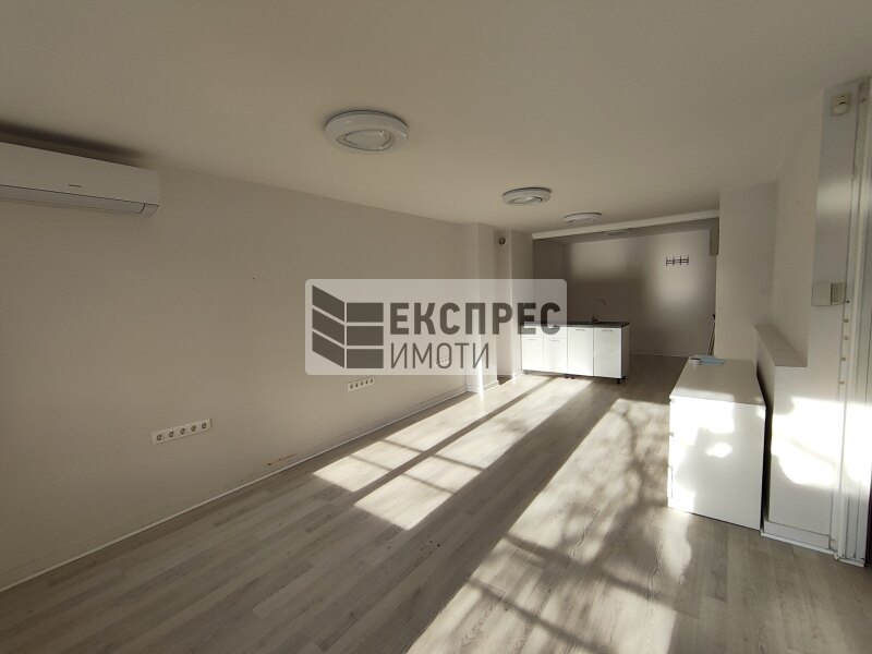 Unfurnished Commercial space