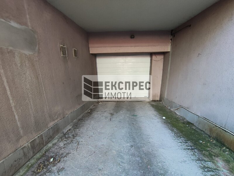 UNDERGROUND PARKING Garage