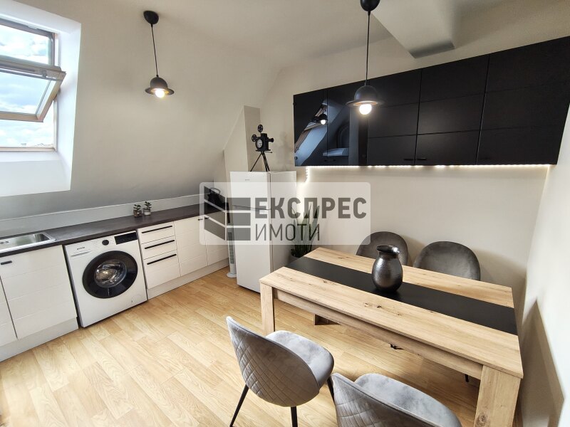 Neu, Möbliert 2 Schlafzimmer Wohnung