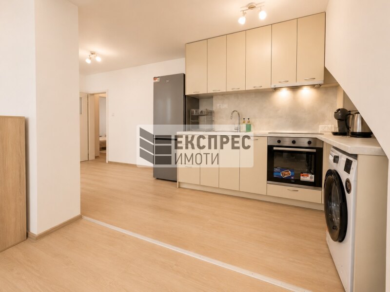 Furnished, completely renovated 3 bedroom apartment