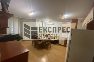 Обзаведен Тристаен апартамент, Лятно кино Тракия