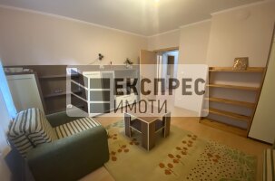 Обзаведен Тристаен апартамент, Лятно кино Тракия