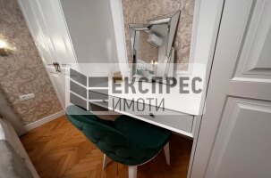 Neu, Luxus, Möbliert 2 Schlafzimmer Wohnung, Greek area