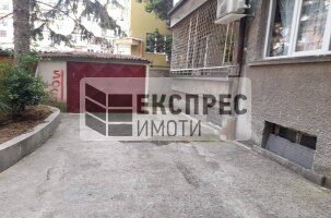  Garage, Municipality