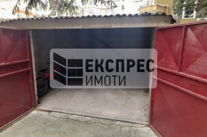  Garage, Municipality