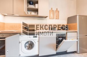 Обзаведен Тристаен апартамент, Център