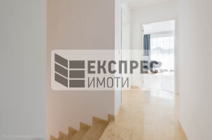 Haus, Evksinograd