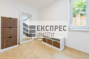  Haus, Evksinograd