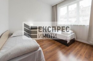 Обзаведен Тристаен апартамент, Лятно кино Тракия