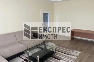 Обзаведен Тристаен апартамент, Лятно кино Тракия