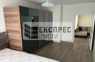 Обзаведен Тристаен апартамент, Лятно кино Тракия