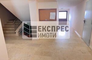 нов Едностаен апартамент, Погреби