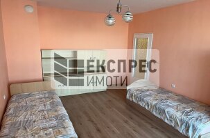 Обзаведен Тристаен апартамент, Лятно кино Тракия