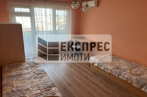 Обзаведен Тристаен апартамент, Лятно кино Тракия