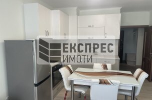 Обзавeден Тристаен апартамент, Погреби