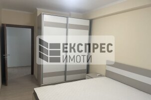 Обзавeден Тристаен апартамент, Погреби