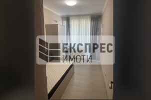 Обзавeден Тристаен апартамент, Погреби