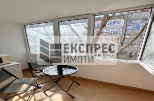 Furnished 3 Schlafzimmer Wohnung, Regional hospital