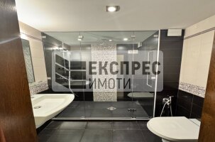 Обзаведен, Нов, Луксозен Тристаен апартамент, Гръцка махала