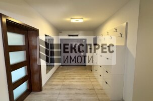 Обзаведен, Нов, Луксозен Тристаен апартамент, Гръцка махала