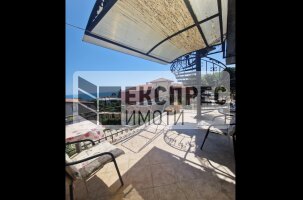 123456 Studio, Trakata