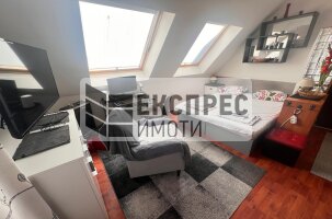  Studio, Center