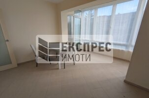 Обзавeден Тристаен апартамент, Център