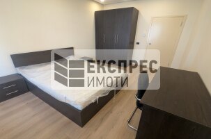 Обзавeден Тристаен апартамент, Център