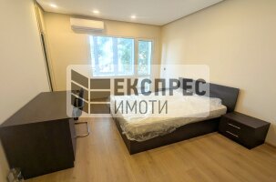 Обзавeден Тристаен апартамент, Център