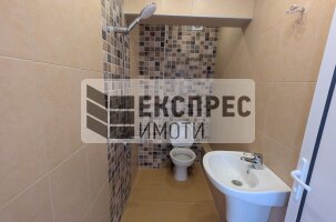 Обзавeден Тристаен апартамент, Център