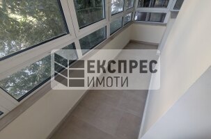 Обзавeден Тристаен апартамент, Център