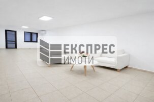 До Фестивален Комплекс Офис, Център