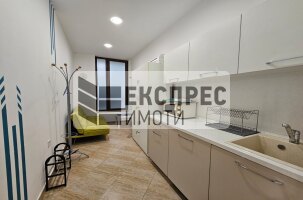  Търговско помещение, Център