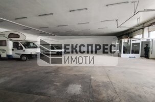  Warehouse, Mladost 1