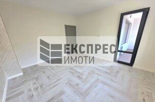 HEОБЗАВЕДЕН Двустаен апартамент, Окръжна болница