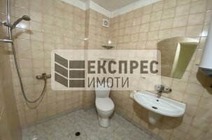 Обзаведен, Тристаен апартамент, Окръжна болница