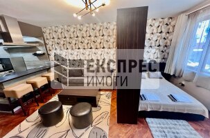  Studio, Greek area