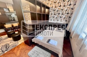  Studio, Greek area
