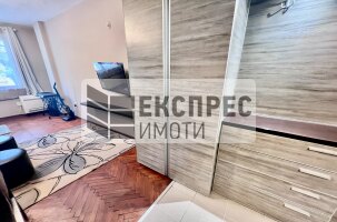  Studio, Greek area